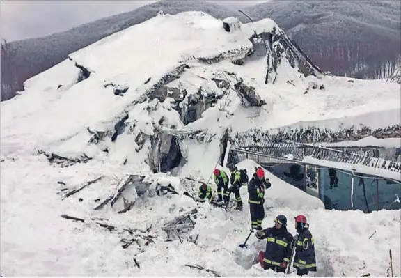  ?? BOMBEROS DE ITALIA / AP ??