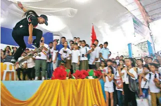  ??  ?? MASTER SKATEBOARD­ER – Margielyn Didal shows off her moves during a welcome ceremony at Lahug Elementary School in Cebu City, where she studied before she dropped out to focus on skateboard­ing. (Juan Carlo de Vela)