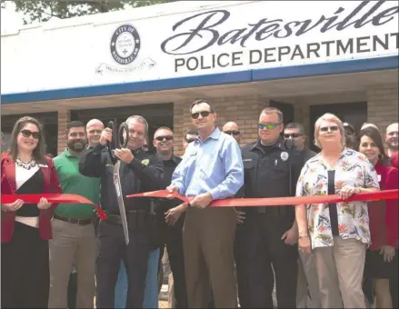  ?? ANGELA SPENCER/THREE RIVERS EDITION ?? Batesville Police Chief Alan Cockrill cuts the ribbon at the Batesville Police Department on May 27. Batesville has been policed by the Independen­ce County Sheriff’s Department as part of an interlocal agreement, but on Dec. 17, 2014, the Batesville...