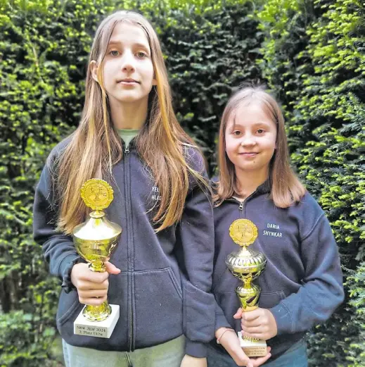  ?? Foto: Privat ?? Daria Shynkar (r.) ergatterte den Nrw-titel in der U10, ihre Schwester Yelyzaveta Hladeniuk holte Silber in der U12.