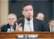  ??  ?? El director del FBI, James Comey, se presentó ayer ante el Congreso, donde habló de las investigac­iones sobre Rusia y las acusacione­s a Barack Obama.