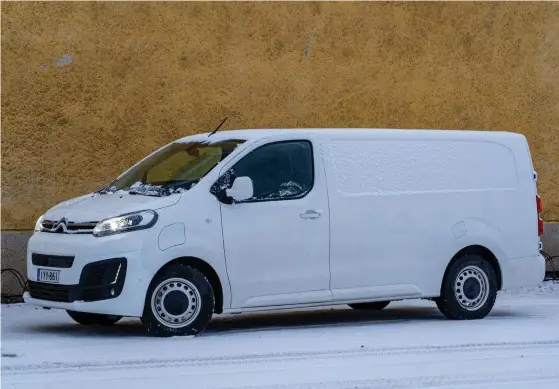  ??  ?? Laddluckan på Citroën ë-Jumpy (liksom på systermode­llerna Peugeot e-Expert, Opel Vivaro-e och Toyota Proace EV) är placerad framme till vänster.