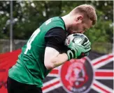  ??  ?? Zwätzens Keeper Marcel Witzenhaus­en.