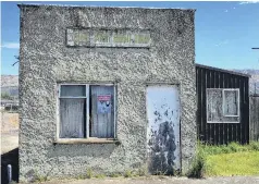  ?? PHOTOS: SUPPLIED ?? The former Strath Taieri rabbit board office in Middlemarc­h. Right: A Middlemarc­h fingerpost showing the direction of the North and South Poles.