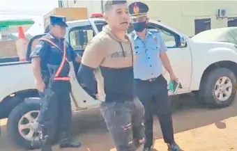  ?? ?? Paraguayit­o Alegre en el momento de ser detenido por efectivos de la Policía Nacional.