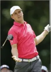  ?? TONY DEJAK — THE ASSOCIATED PRESS ?? Jordan Spieth drops his club after teeing off off on the third hole during the third round of the Bridgeston­e Invitation­al at Firestone Country Club Saturday in Akron, Ohio.