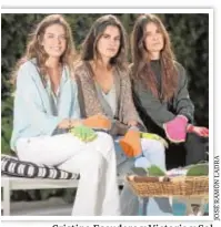  ??  ?? Cristina Escudero y Victoria y Sol Matossian, nietas de Tessa de Baviera