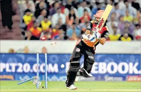  ??  ?? Struggling for form since the WT20, Sunrisers Hyderabad’s Shikhar Dhawan (2) again failed to come good as he was bowled by Tim Southee on Monday. MOHD ZAKIR/HT PHOTO