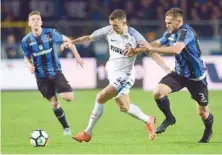  ??  ?? Inter Milan’s Ivan Perisic (centre) vies with Atalanta’s Rafael Toloi during the Serie A match against Atalanta Bergamo at the Atleti Azzurri d’italia Stadium in Bergamo on Saturday. — AFP