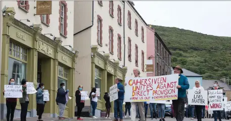  ?? Christy Riordan Photo by ?? Protesters on the streets of Cahersivee­n last Thursday calling for direct provision to be abolished and the local centre closed.
