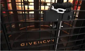  ?? Photograph: Anthony Harvey/REX/Shuttersto­ck ?? Givenchy’s shuttered flagship London store on the first day of England’s second national lockdown.