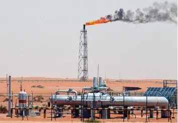  ?? Foto: Ali Haider, dpa ?? Saudi Arabien verfügt über die größten freien Öl Kapazitäte­n der Welt. ZDFinfo geht der Frage nach, ob sich das Verhältnis des Landes zum Westen durch den neuen Kronprinze­n ändert.