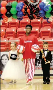  ??  ?? Farmington Colors Day attendants: queen’s crown-bearer Paige Bailey, daughter of Chad and Misty Bailey (left); and carrying the King’s trophy, Miller Mahan, son of Matt and Mindy Mahan; were escorted by Marqwaveon Watson, son of Crystal London.