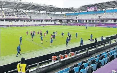  ?? MARTIN MEISSNER / AP ?? Máxima tensión El Barça entrenó ayer en el estadio Ullevi, sede de la final de la Champions