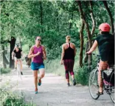  ?? HÅLL TILL VÄNSTER. ?? Det har regering bestämt att fotgängare ska göra på gemensamma gång- och cykelbanor.