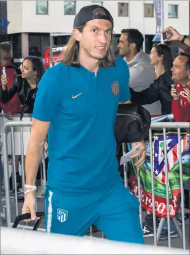  ??  ?? ÚLTIMO VIAJE. Filipe, en la llegada del Atleti a Valencia para la 1ª jornada de Liga, el pasado domingo.