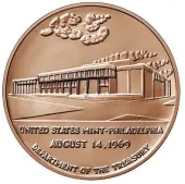  ?? ?? Medal honoring the dedication of the new mint in August 1969.