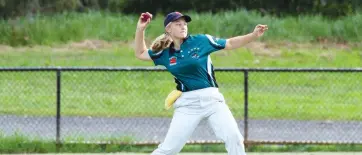  ??  ?? Grace Lewis sends the ball back into the middle for Neerim District-Yarragon under 16s.
Western Park Vs Longwarry/Catani: