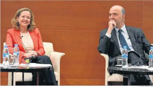  ?? VICTOR LERENA / EFE ?? La ministra española de Economía, Nadia Calviño, con el comisario Pierre Moscovici, en septiembre pasado.