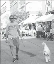  ?? NWA Democrat-Gazette/FLIP PUTTHOFF ?? Tom Frank of Bentonvill­e shops Sept. 16 with his dog, Kate, at the Bentonvill­e Farmers Market.