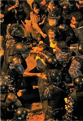  ??  ?? Lebanese anti-government protesters outside a police barracks in Beirut demanding sweeping economic reforms.