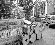  ?? KUNAL PATIL/HT PHOTO ?? A deserted look at the Congress headquarte­rs, Gandhi Bhavan in Nampally, Telangana, on Tuesday.