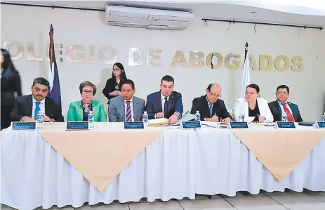  ?? FOTO: EL HERALDO ?? La Junta Proponente se reunió con diversos sectores de la sociedad civil para abordar el tema de una auditoría social en el proceso.