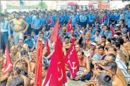  ?? HT PHOTO ?? Protesters, who were joined by union leaders, removed their shirts in protest against the management of Hero Cycles in Ludhiana on Saturday.