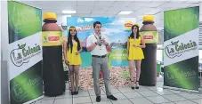  ??  ?? Harold Lovo durante el sorteo de la promoción.