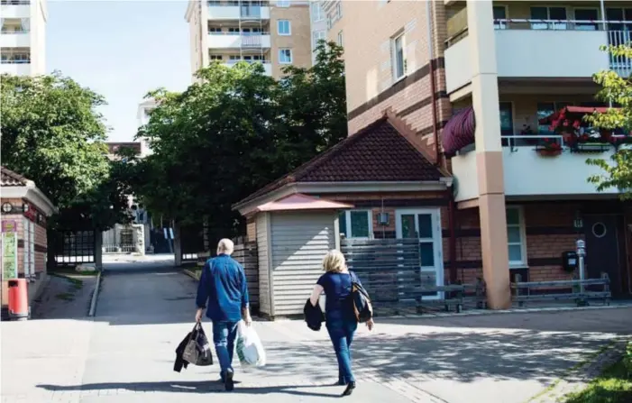  ?? FOTO: MIKAEL ANDERSSON ?? OROLIGT. Läget på bostadsmar­knaden gör det till en stor utmaning att gå från ett hushåll till två.