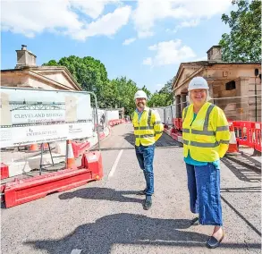  ?? Picture: B&NES Council ?? Councillor­s Manda Rigby and Kevin Guy at Cleveland Bridge, which closed for repairs on Monday