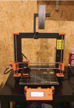  ??  ?? L’imprimante Prusa I3 MK2S est une valeur sûre, ici en phase d’impression de la première couche.