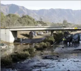  ?? MARCIO JOSE SANCHEZ — THE ASSOCIATED PRESS FILE ?? In this file photo, crews work on clearing Highway 101 in the aftermath of a mudslide in Montecito Officials say the possibilit­y of future catastroph­ic floods will be in mind as Montecito rebuilds following deadly mudslides that devastated the wealthy...