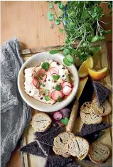  ?? MANJA WACHSMUTH ?? Clockwise from left, pomegranat­e-glazed side of salmon, salmon bagels and smoked salmon pate.