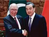  ?? Reuters ?? Pakistan Foreign Affairs Advisor Sartaj Aziz with Chinese Foreign Minister Wang Yi