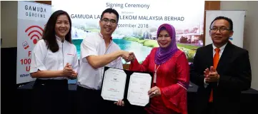  ??  ?? (From left) Lung, Aw, Zuraidah and Nizamuddin during the MOU signing ceremony between Gamuda Land and TM yesterday.