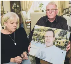  ??  ?? Linda and Dan Golden with a picture of their son Frazer, who died while riding his motorbike.