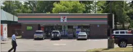 ?? GOOGLE IMAGES ?? This 7-Eleven store on Nine Mile Road in Warren was robbed over the weekend. Police have a suspect in custody.