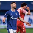  ?? FOTO: GUIDO KIRCHNER/DPA ?? Schalkes Shkodran Mustafi ist enttäuscht.