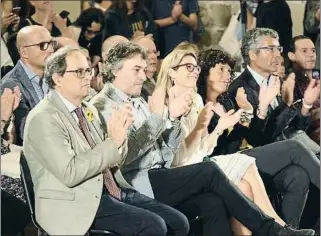  ?? PERE DURAN / NORD MEDIA ?? Ripoll El presidente de la Generalita­t, junto al alcalde de la ciudad, Jordi Munell, y las consellere­s de Presidènci­a y Agricultur­a