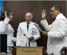  ?? NEHEMÍAS ALVINO/PEDRO BAZIL ?? Ruben Maldonado juramenta a la vicepresid­enta.