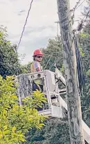  ?? Luther Turmelle/Hearst Connecticu­t Media ?? A line worker installs fiber optic cable to a utility pole in Cheshire during the summer of 2022.