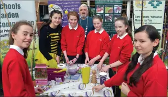  ??  ?? Watched by Deputy Mayor Cllr. Joe Harris, Queen Bee Sherife Hayes shows pupils from Gaelscoil Uí Drisceoill how to make seed bombs for wildflower meadows at the Launch. Photo: Mike English