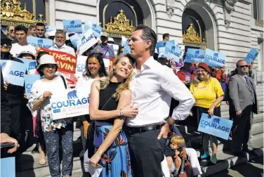  ?? Lea Suzuki / The Chronicle ?? Jennifer Siebel Newsom leans against husband Gavin Newsom at a rally starting a campaign bus tour.