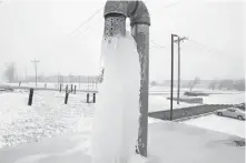  ?? [PAIGE DILLARD/ THE OKLAHOMAN] ?? Ice has formed on a pipe at Lake Hefner in Oklahoma City on Sunday.