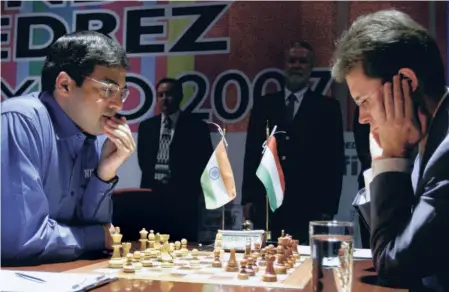  ?? ?? VISHWANATH­AN ANAND and Peter Leko during the final round of the World Chess Championsh­ip, Mexico, 2007.