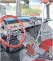  ?? ?? Fasziniere­nd ist ein Blick ins Innere des Chevrolet Bel Air Gasser, ein Rennwagen mit Straßenzul­assung.