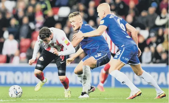  ?? ?? Sunderland striker Nathan Broadhead in action against Cheltenham Town.