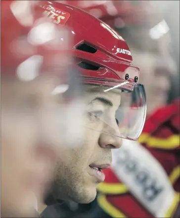  ?? Colleen De Neve/calgary Herald ?? Although he hasn’t notched a goal yet this season, Calgary Flames right winger Jarome Iginla says he’ll continue to take advantage of chances. And once he scores the first one, he hopes the goals will come in bunches.