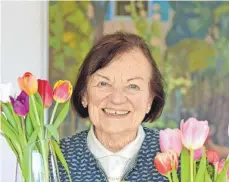  ?? FOTO: SUSI DONNER ?? Zu ihrem 80. Geburtstag hat Maja Dornier mit ihrem fünf Jahre älteren Bruder Rock ‘n Roll getanzt, erzählt sie. Das verspricht sie für ihren 85. Geburtstag nicht. Viele Blumen wird es aber sicher geben.